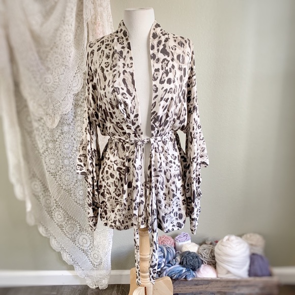 🖤 SPELL | Wild Ones Short Kimono - Leopard Print - Picture 4 of 8